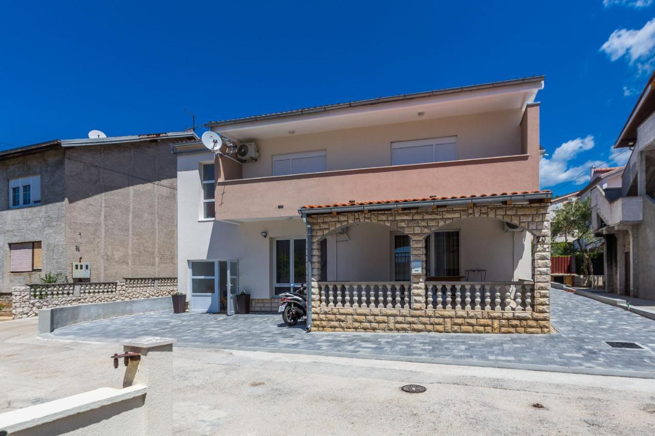 2Sis 2 Apartments ザダル エクステリア 写真